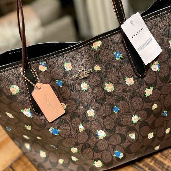 NWT! Coach City Tote In Signature Canvas With Vintage Mini Rose Print - Picture 8 of 9